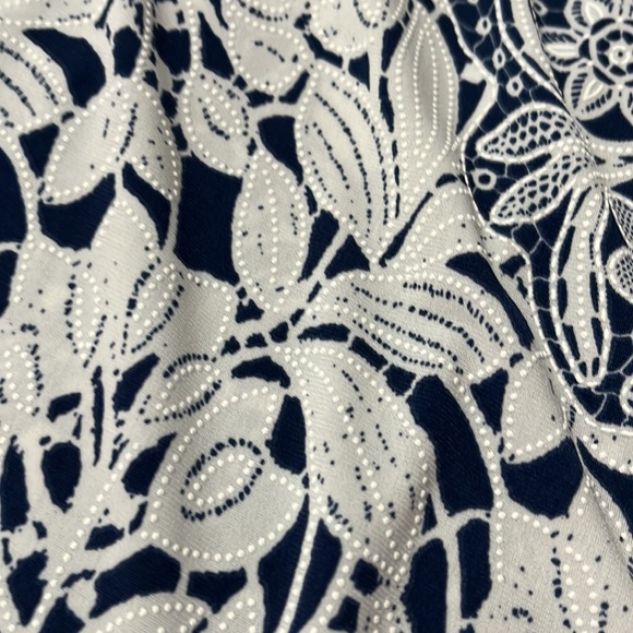 Rob & Ali cold shoulder dress.  Raised detailing. - Picture 10 of 10